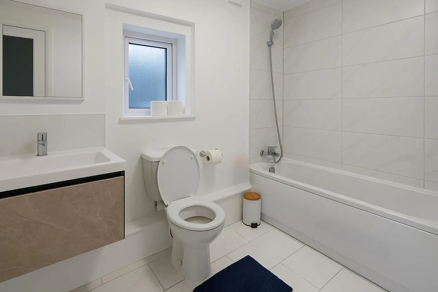 Spacious 4Br Home Near Abba Stadium Tube -Zone 2 London Holiday home